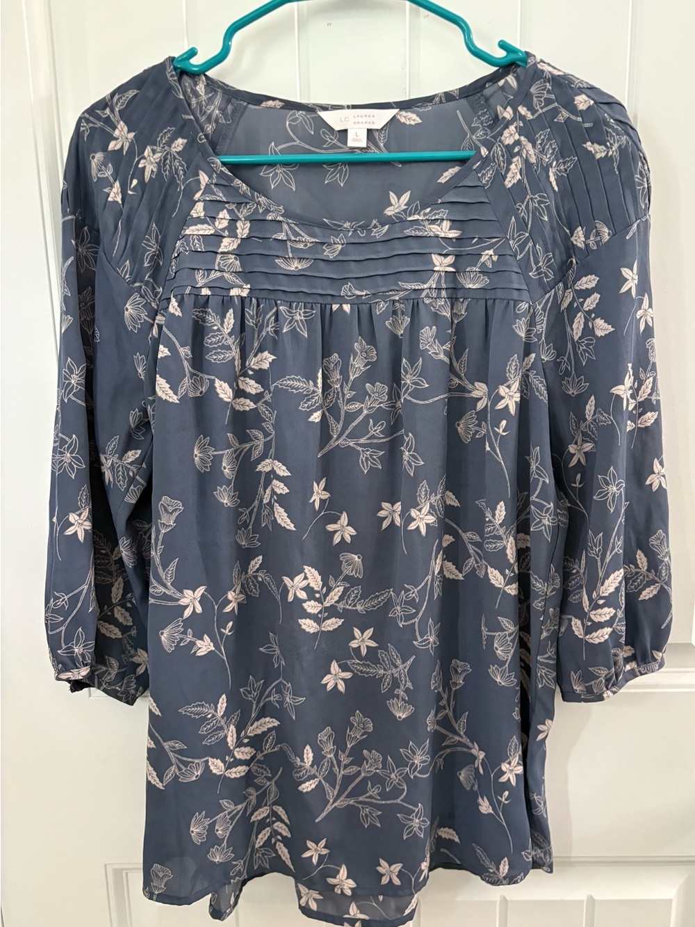 LC Lauren Conrad Blue and Cream Floral Pintuck Peasant Top. Size Large.